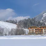 Отель Genusshotel Almrausch Бад Кляйнкирххайм