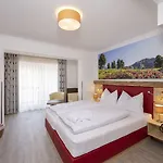 Genusshotel Almrausch מלון באד קליניקירשהיים